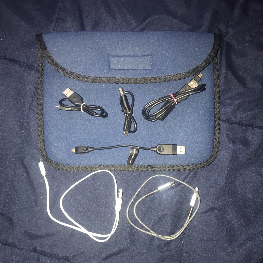 Electronic case + usb cables